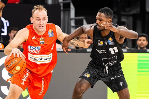 easyCredit BBL Ratiopharm Ulm vs. MHP RIESEN Ludwigsburg September 20, 2026 Ulm, GERMANY September 20, 2026 Devin Schmidt of Ratiopharm Ulm, No. 8, in a one-on-one matchup with Darius Perry of MHP RIESEN Ludwigsburg, 11, during the game between Ratiopharm Ulm and MHP RIESEN Ludwigsburg on Matchday 1 of the easyCredit BBL at the ratiopharm Arena Ulm Copyright: xBEAUTIFULxSPORTS Steinx
