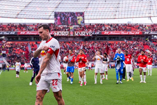 September 20, 2026, Soccer, Matchday 4 of the 1. Bundesliga, Bayer 04 Leverkusen vs. RB Leipzig, David Raum (RB Leipzig) greets the fans at Leverkusen s BayArena, North Rhine-Westphalia, Germany xRHR PHOTO DEx Copyright: DennisxEwert RHR-FOTOx RHR-FOTO DE