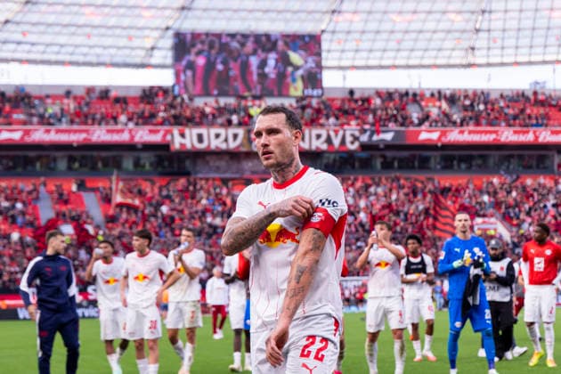 September 20, 2026, Soccer, Matchday 4 of the 1. Bundesliga, Bayer 04 Leverkusen vs. RB Leipzig, David Raum (RB Leipzig) greets the fans at Leverkusen s BayArena, North Rhine-Westphalia, Germany xRHR PHOTO DEx Copyright: DennisxEwert RHR-FOTOx RHR-FOTO DE