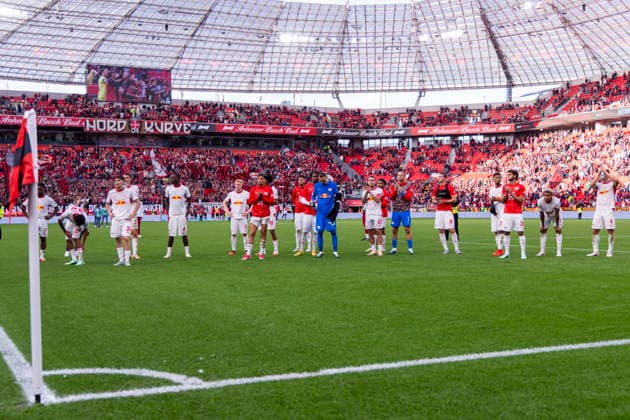 September 20, 2026, Soccer, Matchday 4 of the 1. Bundesliga, Bayer 04 Leverkusen vs. RB Leipzig. The RB Leipzig players stand in front of the fans, looking disappointed. Leverkusen, BayArena, North Rhine-Westphalia, Germany. xRHR PHOTO DEx Copyright: DennisxEwert RHR-FOTOx RHR-FOTO DE