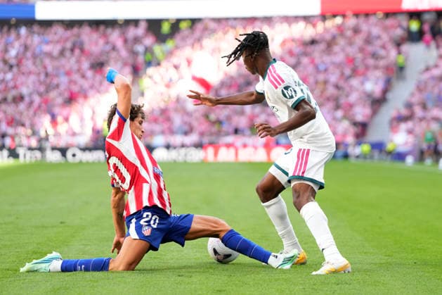 Atletico de Madrid v Real Madrid - LaLiga EA Sports 2026 27 Giuliano Simeone right winger of Atletico de Madrid and Argentina and Yan Diomande right winger of Real Madrid and Cote d Ivoire compete for the ball during the LaLiga EA Sports 2026 27 match between Atletico de Madrid and Real Madrid at Riyadh Air Metropolitano on September 20, 2026 in Madrid, Spain. Madrid Spain  Copyright: xJosexBretonx originalFilename:bretonhernandez-atletico260920_npwCU.jpg