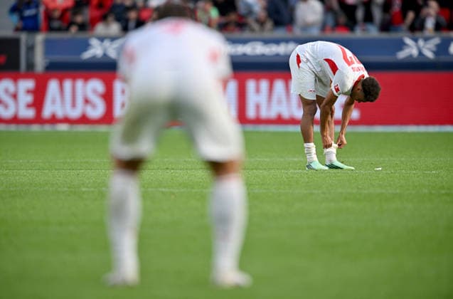 Tidiam Gomis of RB Leipzig expresses disappointment after the match: Soccer 1, Bundesliga, Matchday 4, Bayer 04 Leverkusen vs. RB Leipzig, on September 20, 2026, in Leverkusen, Germany. DFL regulations prohibit any use of photographs as image sequences and or quasi-video. Ã‚Â