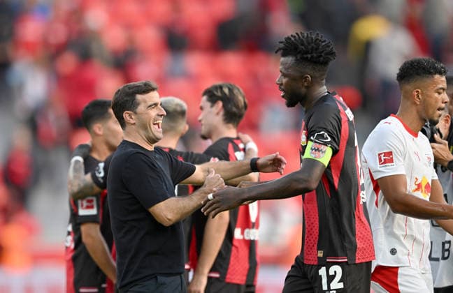 Post-game celebration: LEV, from left to right, Coach Carles Martinez of Bayer Leverkusen and Edmond Tapsoba of Bayer Leverkusen high-fiving after the game. Soccer, Bundesliga 1, Matchday 4, Bayer 04 Leverkusen vs. RB Leipzig, on September 20, 2026, in Leverkusen, Germany. DFL regulations prohibit any use of photographs as image sequences and or quasi-video.