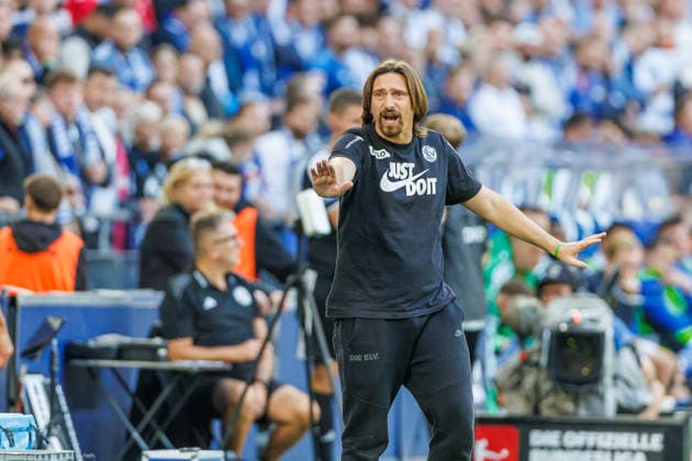 SV 07 Elversberg coach Vincent Wagner gestures during the Bundesliga 1 match between FC Schalke 04 and SV Elversberg, at Veltins Arena on September 20, 2026, in Gelsenkirchen, Germany. Photo by Mario Hommes, DeFodi Images. Coach Vincent Wagner of SV 07 Elversberg gestures during the Bundesliga match between FC Schalke 04 and SV Elversberg at Veltins Arena on September 20, 2026 in Gelsenkirchen, Germany. Photo by Mario Hommes, DeFodi Images. DFB and DFL regulations prohibit any use of photographs as image sequences and or quasi-video. Photo by Mario Hommes, DeFodi Images.