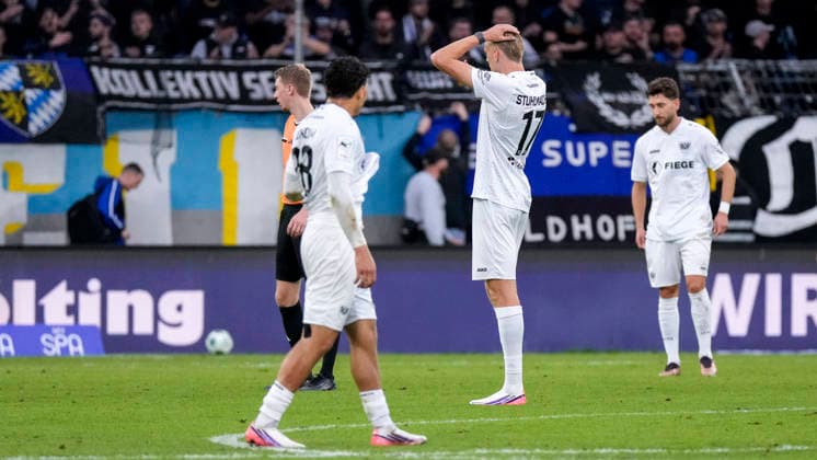 v li Montell Ndikom Münster, 28, Mika Stuhlmacher, Münster, 17, player for SC Preußen Münster, disappointed by the loss, disappointment after the final whistle, highlight, loser, lost, frustration, pessimistic, September 20, 2026, Mannheim, Germany, soccer, 3rd Division, SV Waldhof Mannheim vs. SC Preußen Münster, DFB and DFL regulations prohibit any use of photographs as image sequences and or quasi-video xozx