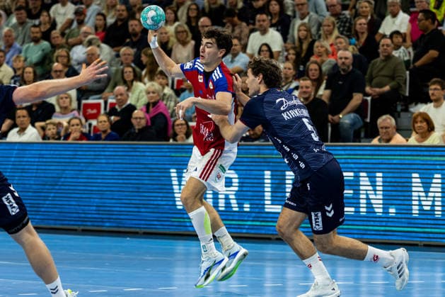 Opel HBL SG Flensburg Handewitt vs. Handball Club Hamburg, September 20, 2026: Elias Kofler (No. 06), Handball Club Hamburg, vs. Niclas Kirkelokke (No. 05), SG Flensburg Handewitt Opel HBL SG Flensburg Handewitt vs. Handball Club Hamburg, GGW Arena on September 26, 2020 Copyright: xBEAUTIFULxSPORTS MarioxM.xKobergx