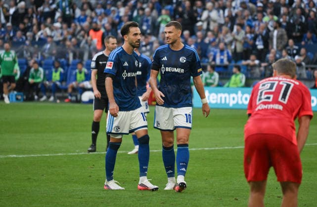 Kenan Karaman, FC Schalke 04; Edin Dzeko, FC Schalke 04; from left, September 20, 2026; Soccer, 1. Bundesliga; 2026–2027 season; Matchday 4, FC Schalke 04 vs. SV Elversberg. DFL regulations prohibit any use of photographs as image sequences and or quasi-video. Gelsenkirchen, Veltins Arena, North Rhine-Westphalia, Germany Team2