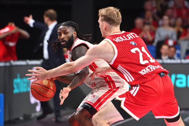 Jordan JONES, BA, Action, One-on-One Against Justus HOLLATZ, FCB Basketball, BBL, 2026–2027 Season, FC Bayern Munich vs. Bamberg Baskets on September 20, 2026, BMW Park