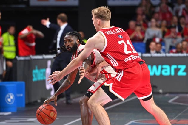 Jordan JONES, BA, Action, One-on-One Against Justus HOLLATZ, FCB Basketball, BBL, 2026–2027 Season, FC Bayern Munich vs. Bamberg Baskets on September 20, 2026, BMW Park