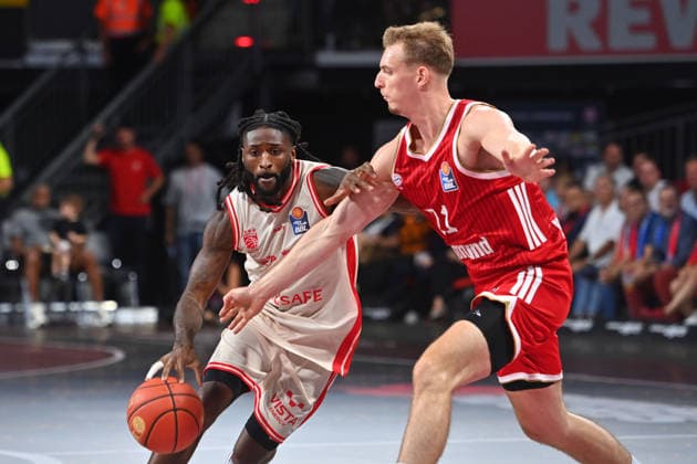 Jordan JONES, BA, Action, One-on-One Against Justus HOLLATZ, FCB Basketball, BBL, 2026–2027 Season, FC Bayern Munich vs. Bamberg Baskets on September 20, 2026, BMW Park