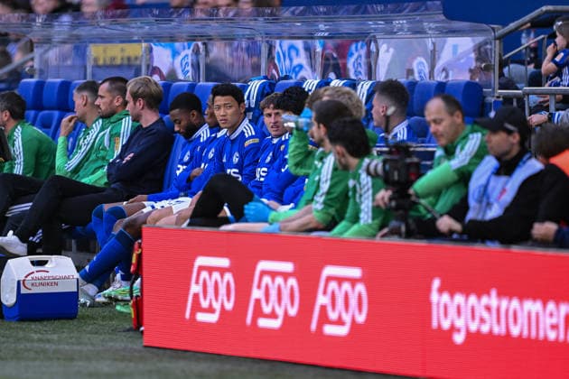 September 20, 2026, Soccer, 2026–2027 Season, Bundesliga, FC Schalke 04 vs. SV Elversberg, Hee-chan Hwang on the bench for FC Schalke 04 xRHR PHOTO YYx Copyright: KROEGER RHR-FOTOx RHR-FOTO YY