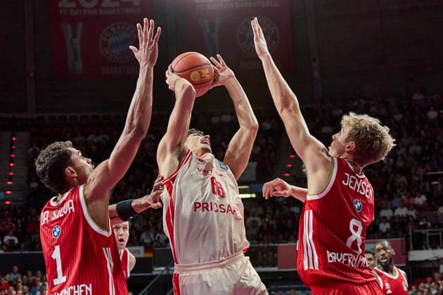 German Basketball Bundesliga (BBL), FC Bayern Munich Basketball vs. BMA365 Bamberg Baskets, Munich FC Bayern Basketball, Bamberg Baskets MBA365, September 20, 2026, at BMW Park in Munich, Yuval Hochstatter (BMA365 Bamberg Baskets), Small Forward (SF), No. 66 (BAM66), Tobias JENSEN, FC Bayern Basketball, Point Guard (PG), No. 8 (FCBB8), Oscar DA SILVA, FC Bayern Basketball, Power Forward (PF), No. 1 (FCBB1), Sportworld Munich, BMW Park, Bayern, Germany