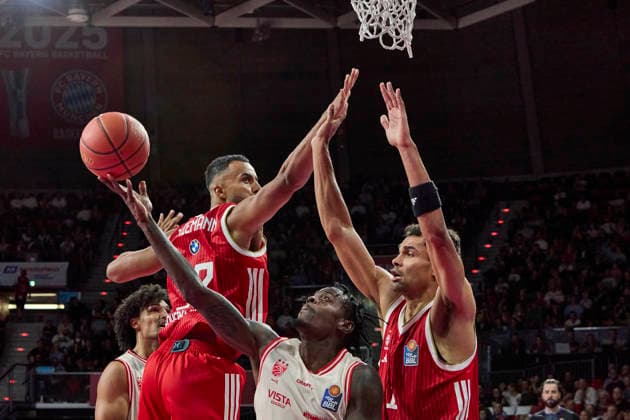 German Basketball Bundesliga (BBL), FC Bayern Munich Basketball vs. BMA365 Bamberg Baskets, Munich FC Bayern Basketball, Bamberg Baskets MBA365, September 20, 2026, in Munich at BMW Park; Johannes Thiemann, FC Bayern Basketball, Power Forward (PF), No. 32, FCBB32, SCOTT Trevon, BMA365 Bamberg BASKETS, Power Forward (PF), No. 13 (BAM13), DA SILVA Oscar, FC Bayern Basketball, Power Forward (PF), No. 1 (FCBB1), Sportworld Munich, BMW Park, Bavaria, Germany