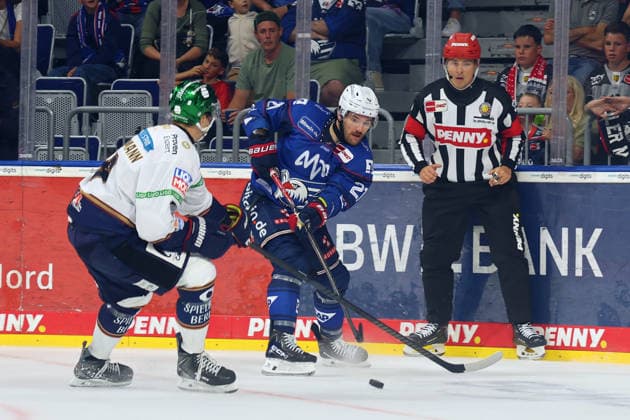 Kris Bennet, Adler Mannheim, 21 in goal GER Adler Mannheim Eisbären Berlin Ice Hockey DEL Matchday 2 of the 2026–2027 Season September 20, 2026 GER Adler Mannheim Eisbären Berlin Ice Hockey PENNY DEL Matchday 2 of the 2026–2027, September 20, 2026, Mannheim Copyright: xEibner-Pressefoto JoergxHirschx EP_JHH