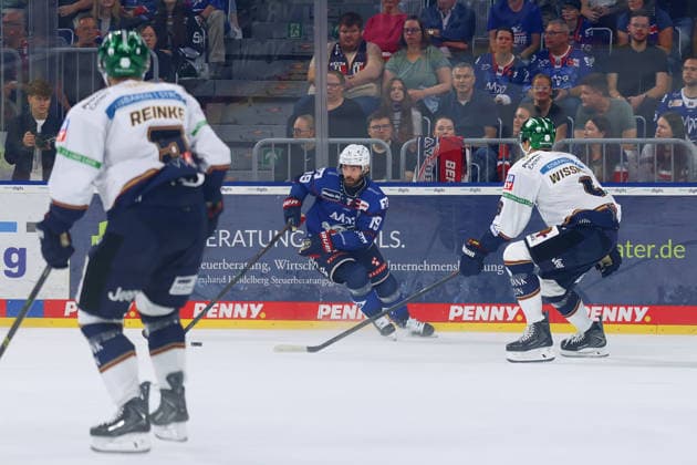 Luke Esposito, Adler Mannheim, 19 at Puk GER Adler Mannheim Eisbären Berlin Ice Hockey DEL Matchday 2 of the 2026–2027 Season September 20, 2026 GER Adler Mannheim Eisbären Berlin Ice Hockey PENNY DEL Matchday 2 of the 2026–2027 September 20, 2026 Mannheim Copyright: xEibner-Pressefoto JoergxHirschx EP_JHH
