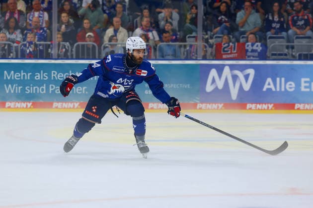 Dan Renouf, Adler Mannheim, 4 GER Adler Mannheim Eisbären Berlin Ice Hockey DEL Matchday 2 of the 2026–2027 Season 09 20 2026 GER Adler Mannheim Eisbären Berlin Ice Hockey PENNY DEL Matchday 2 of the 2026–2027 Season 2September 20, 2026, Mannheim Copyright: xEibner-Pressefoto JoergxHirschx EP_JHH