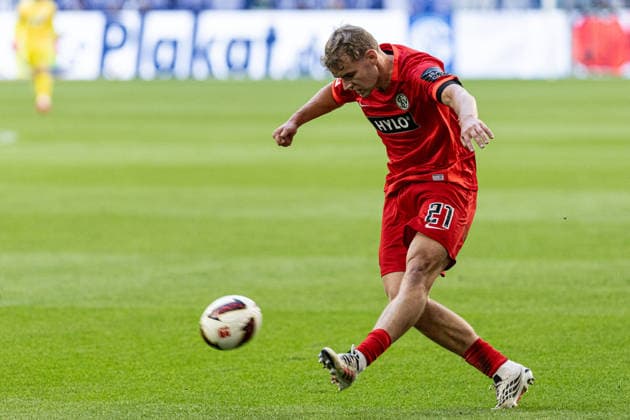 1 Bundesliga FC Schalke 04 SV Elversberg September 20, 2026 Lasse Günther SV Elversberg, September 21, 2026, Bundesliga Matchday 4: FC Schalke 04 vs. SV Elversberg at Veltins Arena, Gelsenkirchen. DFL regulations prohibit any use of photographs as image sequences and or quasi-video content. Copyright: xBEAUTIFULxSPORTS Buriakovx
