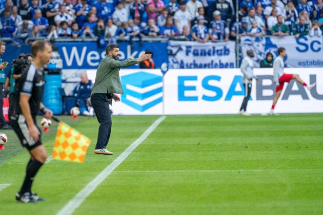 Miron Muslic, Schalke 04 coach, leads FC Schalke 04 vs. SV Elversberg, soccer, Bundesliga, Matchday 4, 2026–27 season, September 20, 2026, DFL regulations prohibit any use of photographs as image sequences and or quasi-video. FC Schalke 04 vs. SV Elversberg, Soccer, Bundesliga, Matchday 4, 2026–27 Season, September 20, 2026, Gelsenkirchen Copyright: xEibner-Pressefoto LukasxBaldygax EP_LBA