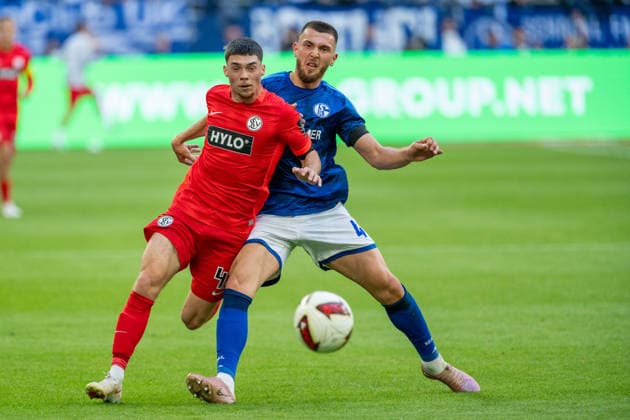 A tackle between Felix Keidel of SV Elversberg, 43, and Hasan Kurucay of Schalke 04, 04 for the ball. FC Schalke 04 vs. SV Elversberg, Soccer, Bundesliga, Matchday 4, 2026–27 season, September 20, 2026, DFL REGULATIONS PROHIBIT ANY USE OF PHOTOGRAPHS AS IMAGE SEQUENCES AND OR QUASI-VIDEO, FC Schalke 04 vs. SV Elversberg, Soccer, Bundesliga, Matchday 4, 2026–27 season, September 20, 2026, Gelsenkirchen Copyright: xEibner-Pressefoto LukasxBaldygax EP_LBA