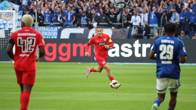 September 20, 2026, xrekx, Soccer, Bundesliga 1, FC Schalke 04 vs. SV Elversberg, Lukas Pinckert, SV 07 Elversberg. DFL and DFB regulations prohibit any use of photographs as image sequences and or quasi-video. Gelsenkirchen
