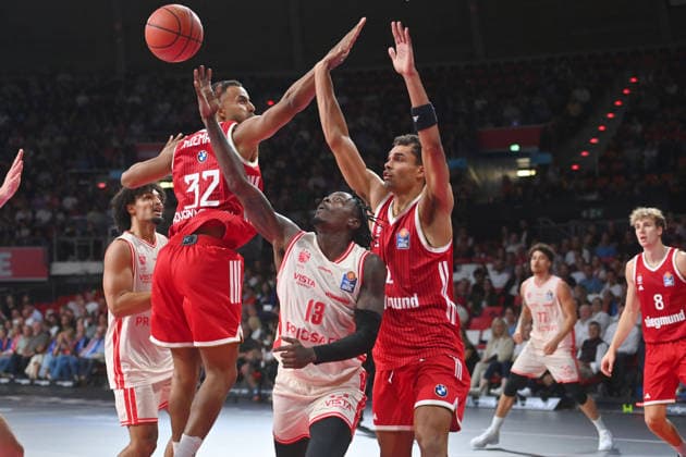 From left: Johannes THIEMANN (FCB), Trevon SCOTT (BA), Johannes THIEMANN (FCB) in action; a basketball matchup in the BBL, 2026–2027 season, FC Bayern Munich vs. Bamberg Baskets on September 20, 2026, at BMW Park