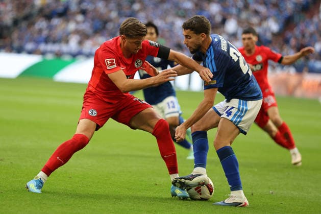 Tom Zimmerschied of SV 07 Elversberg and Adil Aouchiche of FC Schalke 04 during the 2026–27 Bundesliga 1 match between FC Schalke 04 and SV Elversberg. Copyright Thomas Pakusch Copyright: Thomas Pakusch