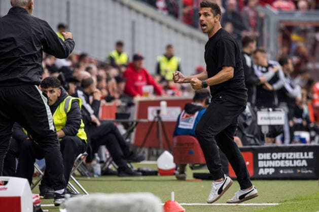 Cottbus, Germany, September 20, 2026, 2nd Bundesliga 2026–2027, Matchday 6: FC Energie Cottbus vs. FC St. Pauli. Pictured: Coach Marcel Rapp. St. Pauli celebrates the 1–1 equalizer. DFL and DFB regulations prohibit any use of photographs as image sequences and or quasi-video. LEAG Energie Stadium Brandenburg Copyright: xFotostandx xWeilandx