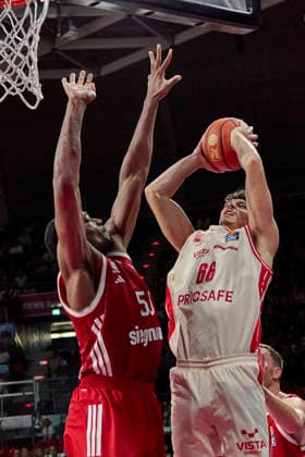 German Basketball Bundesliga (BBL), FC Bayern Munich Basketball vs. BMA365 Bamberg Baskets, Munich FC Bayern Basketball, Bamberg Baskets MBA365, September 20, 2026, in Munich, BMW Park: Yuval Hochstatter (BMA365 Bamberg Baskets), Small Forward (SF), No. 66 (BAM66); Austin Wiley (FC Bayern Munich Basketball), Center (C), No. 50 (FCBB50); September 20, Sportworld Munich, BMW Park, Bayern, Germany