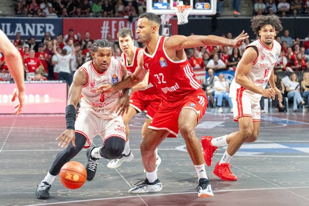 Jordan Wright 3 BMA365 Bamberg Baskets, Johannes Thiemann 32 FC Bayern Basketball, FC Bayern Basketball BMA365 Bamberg Baskets, BBL, Matchday 1, September 20, 2026, Munich, Bavaria, Germany Copyright: xkolbert-press UlrichxGamelx