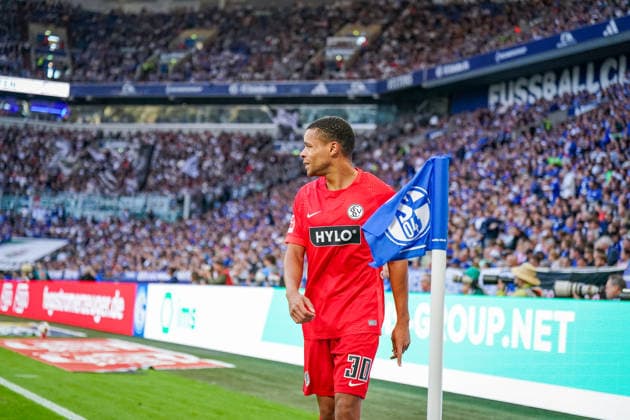 German Soccer Bundesliga 2026–2027, Matchday 4: FC Schalke 04 vs. SV Elversberg, Veltins Arena, Gelsenkirchen, Jan Gyamerah (SV Elversberg), 30 Copyright: xJOERANxSTEINSIEKx