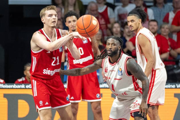 Justus Hollatz 21 FC Bayern Basketball, Jordan Jones 4 BMA365 Bamberg Baskets, FC Bayern Basketball BMA365 Bamberg Baskets, BBL, Matchday 1, September 20, 2026, Munich, Bavaria, Germany Copyright: xkolbert-press UlrichxGamelx