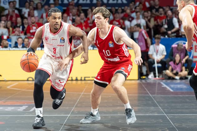 Jordan Wright 3 BMA365 Bamberg Baskets, Justin Jessup 10 FC Bayern Basketball, FC Bayern Basketball BMA365 Bamberg Baskets, BBL, Matchday 1, September 20, 2026, Munich, Bavaria, Germany Copyright: xkolbert-press UlrichxGamelx
