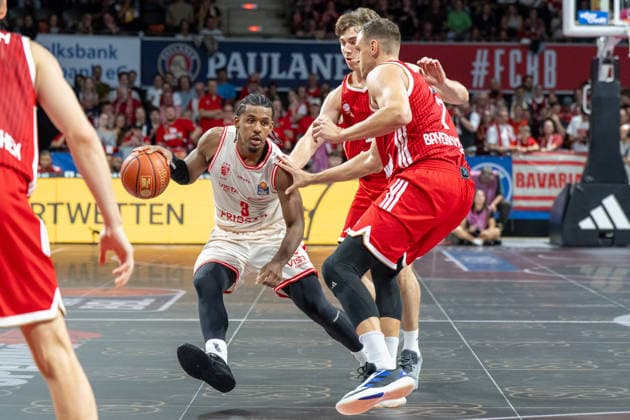 Jordan Wright 3 BMA365 Bamberg Baskets, Johannes Voigtmann 7 FC Bayern Basketball, FC Bayern Basketball BMA365 Bamberg Baskets, BBL, Matchday 1, September 20, 2026, Munich, Bavaria, Germany Copyright: xkolbert-press UlrichxGamelx