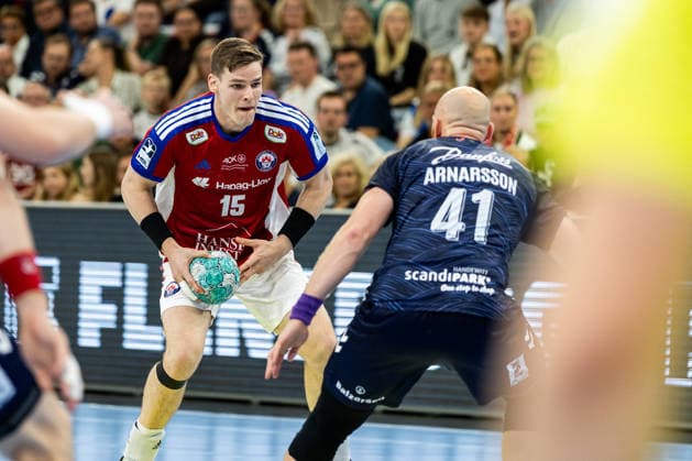 Opel HBL SG Flensburg Handewitt vs. Handball Club Hamburg, September 20, 2026: Dominik Axmann (No. 15), Handball Club Hamburg, vs. Arnar Freyr Arnarsson (No. 41), SG Flensburg Handewitt Opel HBL SG Flensburg Handewitt vs. Handball Club Hamburg, GGW Arena on September 26, 2020 Copyright: xBEAUTIFULxSPORTS MarioxM.xKobergx