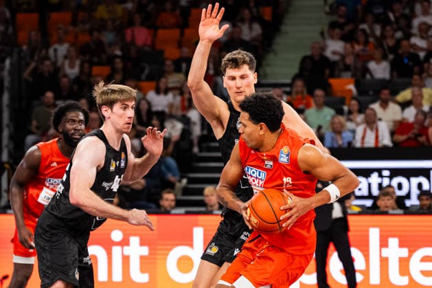 easyCredit BBL Ratiopharm Ulm vs. MHP RIESEN Ludwigsburg, September 20, 2026, Ulm, GERMANY September 20, 2026 Michael Rataj of ratiopharm Ulm, No. 12, in a duel with Patrick Cartier of MHP RIESEN Ludwigsburg, No. 12, and Tommy Rutherford of MHP RIESEN Ludwigsburg, 42 during the game between ratiopharm Ulm and MHP RIESEN Ludwigsburg on Game Day 1 of the easyCredit BBL at the ratiopharm Arena Ulm Copyright: xBEAUTIFULxSPORTS Steinx
