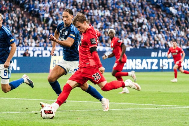 Germany 1 Bundesliga 2026–2027, Matchday 4: FC Schalke 04 vs. SV Elversberg, September 20, 2026, Veltins Arena, Gelsenkirchen, North Rhine-Westphalia; Cole Campbell (Elversberg), 39; Nikola Katic (Schalke 04), 25 Copyright: xCelinaxLeiersx