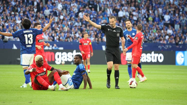 September 20, 2026, xrekx, Soccer, Bundesliga 1, FC Schalke 04 vs. SV Elversberg, David Mokwa, SV 07 Elversberg Junior, Dina Ebimbe, FC Schalke 04, Referee Dr. Robin Braun. DFL and DFB regulations prohibit any use of photographs as image sequences and or quasi- VIDEO Gelsenkirchen