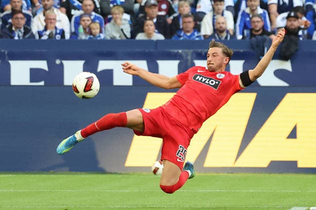 September 20, 2026, xrekx, Soccer, Bundesliga 1, FC Schalke 04 vs. SV Elversberg, Lukas Petkov, SV 07 Elversberg. DFL and DFB regulations prohibit any use of photographs as image sequences and or quasi-video. Gelsenkirchen