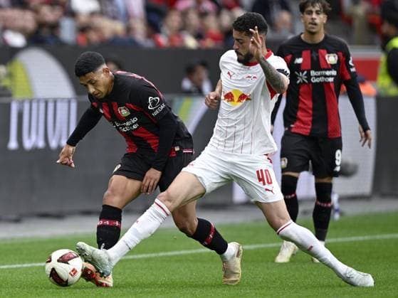 LEVERKUSEN - (lr) Ezequiel Fernandez of Bayer 04 Leverkusen, Romulo of RB Leipzig during the match between Bayer 04 Leverkusen and RB Leipzig at the Bay Arena on 20 September 2026 in Leverkusen, Germany. ANP Bundesliga 2026 27 xVIxANPxSportx xGerritxvanxKeulenxIVx 569419505 originalFilename: 569419505.jpg