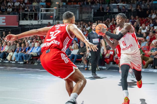 Johannes Thiemann 32, FC Bayern Basketball; Trevon Scott 13, BMA365 Bamberg Baskets; FC Bayern Basketball vs. BMA365 Bamberg Baskets; BBL; Matchday 1; September 20, 2026; Munich, Bavaria, Germany Copyright: xkolbert-press UlrichxGamelx