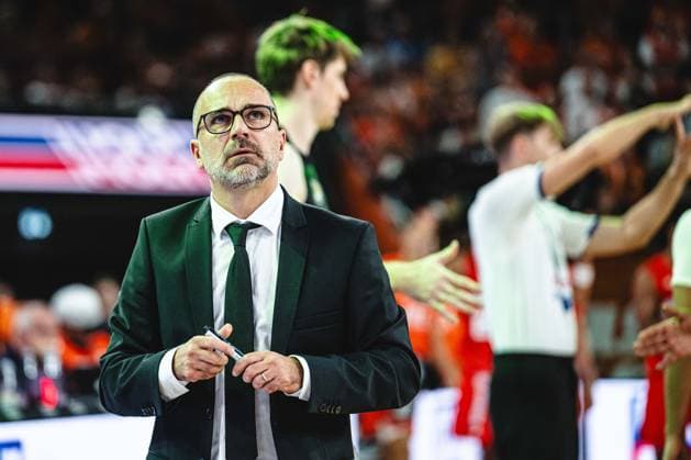 Neu Ulm, Germany, September 20, 2026: Head Coach Carles Duran of MHP RIESEN Ludwigsburg watches during the Basketball Bundesliga game between ratiopharm Ulm and MHP Riesen Ludwigsburg at the ratiopharm Arena on September 20, 2026, in Neu Ulm, Germany Photo by Harry Langer, DeFodi Images ratiopharm Arena, Germany, September 26, 2026 Head Coach Carles Duran of MHP RIESEN Ludwigsburg looks on during the Basketball Bundesliga match between ratiopharm ulm and MHP Riesen Ludwigsburg in Neu Ulm on September 20, 2026 at the ratiopharm Arena, Germany Photo by Harry Langer, DeFodi Images Photo by Harry Langer, DeFodi Images