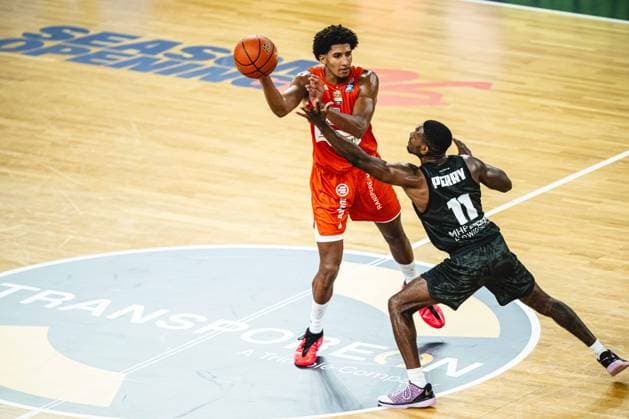 Neu Ulm, Germany, September 20, 2026: Meissa Faye of ratiopharm Ulm and Darius Perry of MHP Riesen Ludwigsburg go head-to-head during the Basketball Bundesliga game between ratiopharm Ulm and MHP Riesen Ludwigsburg at the ratiopharm Arena on September 20, 2026 in Neu Ulm, Germany. Photo by Harry Langer, DeFodi Images, ratiopharm Arena, Germany, September 26, 2026: Meissa Faye of ratiopharm Ulm and Darius Perry of MHP Riesen Ludwigsburg battle for the ball during the Basketball Bundesliga match between ratiopharm Ulm and MHP Riesen Ludwigsburg in Neu Ulm on September 20, 2026 at the ratiopharm Arena, Germany Photo by Harry Langer, DeFodi Images Photo by Harry Langer, DeFodi Images