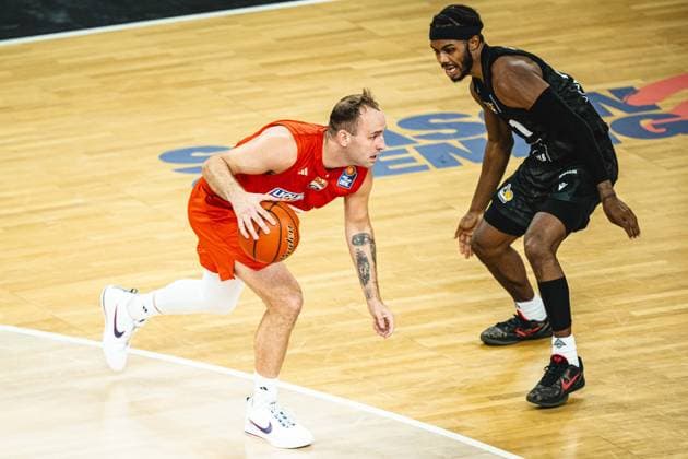 Neu Ulm, Germany, September 20, 2026 Devin Schmidt of ratiopharm Ulm and Justin Kier of MHP RIESEN Ludwigsburg go head-to-head during the Basketball Bundesliga game between ratiopharm Ulm and MHP RIESEN Ludwigsburg at the ratiopharm Arena on September 20, 2026, in Neu Ulm, Germany. Photo by Harry Langer, DeFodi Images, ratiopharm Arena, Germany, September 20, 2026: Devin Schmidt of ratiopharm Ulm and Justin Kier of MHP RIESEN Ludwigsburg battle for the ball during the Basketball Bundesliga match between ratiopharm Ulm and MHP RIESEN Ludwigsburg in Neu Ulm on September 20, 2026 at the ratiopharm Arena, Germany Photo by Harry Langer DeFodi Images Photo by Harry Langer DeFodi Images