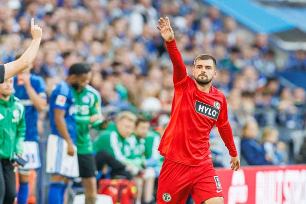 Lukasz Poreba of SV 07 Elversberg gestures during the Bundesliga 1 match between FC Schalke 04 and SV Elversberg, at Veltins Arena on September 20, 2026, in Gelsenkirchen, Germany. Photo by Mario Hommes, DeFodi Images. Lukasz Poreba of SV 07 Elversberg gestures during the Bundesliga match between FC Schalke 04 and SV Elversberg at Veltins Arena on September 20, 2026, in Gelsenkirchen, Germany. Photo by Mario Hommes, DeFodi Images. DFB and DFL regulations prohibit any use of photographs as image sequences and or quasi-video. Photo by Mario Hommes, DeFodi Images