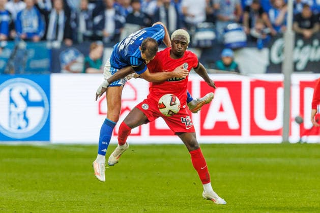 Nikola Katic of FC Schalke 04 and David Mokwa Ntusu of SV 07 Elversberg battle for the ball during the Bundesliga match between FC Schalke 04 and SV Elversberg at Veltins Arena on September 20, 2026, in Gelsenkirchen, Germany. Photo by Mario Hommes, DeFodi Images. Nikola Katic of FC Schalke 04 and David Mokwa Ntusu of SV 07 Elversberg battle for the ball during the Bundesliga match between FC Schalke 04 and SV Elversberg at Veltins Arena on September 20, 2026 in Gelsenkirchen, Germany Photo by Mario Hommes DeFodi Images DFB DFL REGULATIONS PROHIBIT ANY USE OF PHOTOGRAPHS AS IMAGE SEQUENCES AND OR QUASI-VIDEO Photo by Mario Hommes DeFodi Images