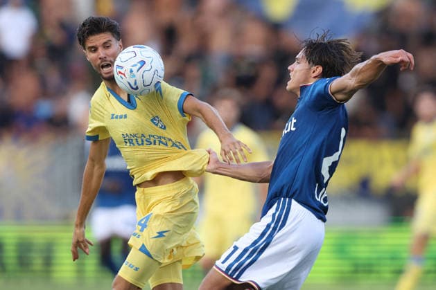 SOCCER - Serie A - Frosinone Calcio vs. Como 1907 Photo by IPA ABACAPRESS.COM88764561 - Frosinone, Italy - September 20, 2026: Anouar El Azzouzi (Midfielder) of Frosinone Calcio, Samuele Ricci (Midfielder) of Como 1907 seen in action during the 2026–2027 Italian Serie A Enilive Championship on Matchday 5 of the soccer match between Frosinone Calcio and Como 1907 at Benito Stirpe Stadium Frosinone Italy  Copyright: xIPAxSport ABACAx