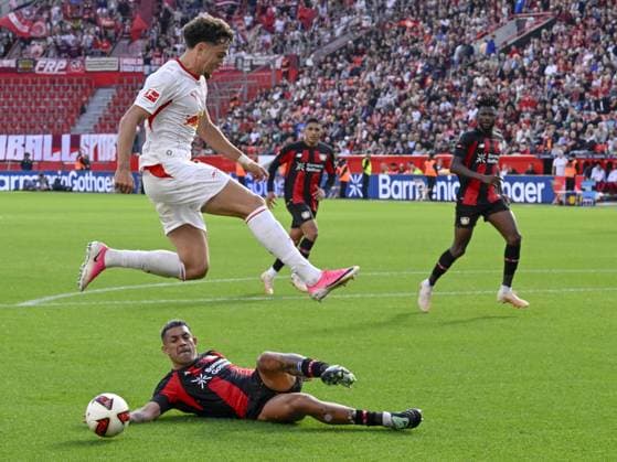 LEVERKUSEN - (lr) Neil el Aynaoui of RB Leipzig, Facundo Medina of Bayer 04 Leverkusen during the match between Bayer 04 Leverkusen and RB Leipzig at the Bay Arena on 20 September 2026 in Leverkusen, Germany. ANP Bundesliga 2026 27 xVIxANPxSportx xGerritxvanxKeulenxIVx 569419679 originalFilename: 569419679.jpg