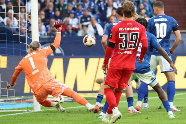 September 20, 2026, xrekx, Soccer, Bundesliga 1, FC Schalke 04 vs. SV Elversberg, featuring Loris Karius, FC Schalke 04. DFL and DFB regulations prohibit any use of photographs as image sequences and or quasi-video. Gelsenkirchen