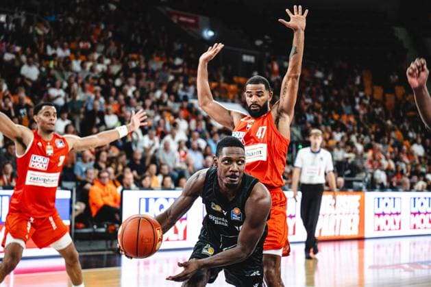Neu Ulm, Germany, September 20, 2026: Darius Perry of MHP RIESEN Ludwigsburg and Marvin Heckel of ratiopharm Ulm go head-to-head during the Basketball Bundesliga game between ratiopharm Ulm and MHP Riesen Ludwigsburg at the ratiopharm Arena on September 20, 2026, in Neu Ulm, Germany. Photo by Harry Langer, DeFodi Images, ratiopharm Arena, Germany, September 20, 2026: Darius Perry of MHP RIESEN Ludwigsburg and Marvin Heckel of ratiopharm ulm battle for the ball during the Basketball Bundesliga match between ratiopharm ulm and MHP Riesen Ludwigsburg in Neu Ulm on September 20, 2026 at the ratiopharm Arena, Germany. Photo by Harry Langer, DeFodi Images. Photo by Harry Langer, DeFodi Images