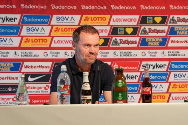 Coach Marco Konrad at the postgame press conference, SC Freiburg vs. Bayer 04 Leverkusen, Soccer, Women s Bundesliga 1, September 20, 2026 SC Freiburg vs. Bayer 04 Leverkusen, Soccer, Women’s Bundesliga 1, September 20, 2026, SC Freiburg vs. Bayer 04 Leverkusen Copyright: xEibner-Pressefotox EP_PSA